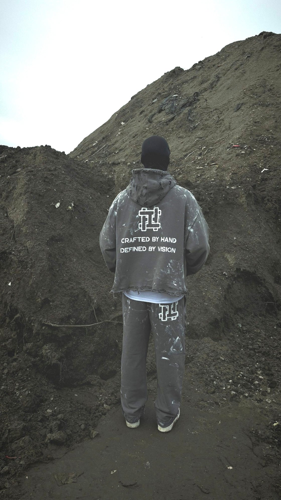 VU~INTĒJIGURĒ HOODIE 3